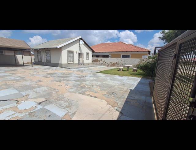 2 BEDROOM HOUSE FOR SALE IN AUREUS